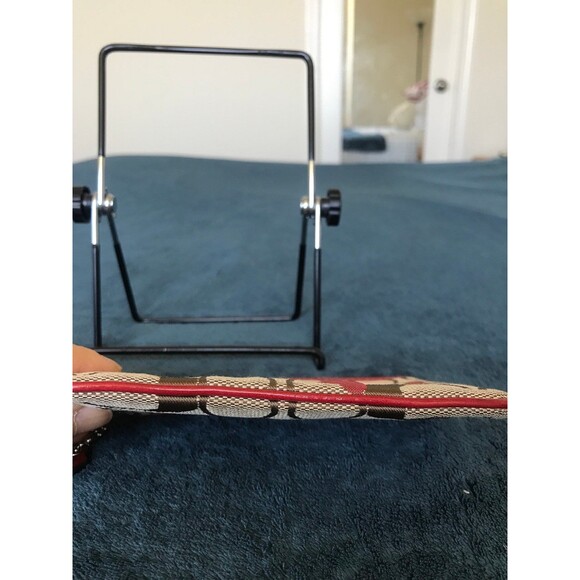 Coach poppy khaki red heart Valentine’s Day small wristlet - Picture 3 of 11